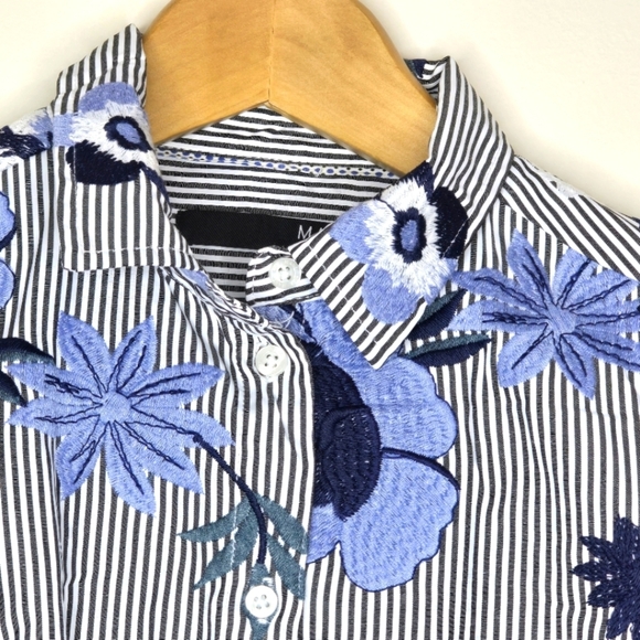 Floral Blue and White Women's Top - Picture 4 of 10